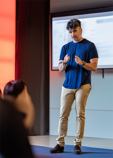 Joel Bondorowsky giving expert ppc tips during live speaking event.